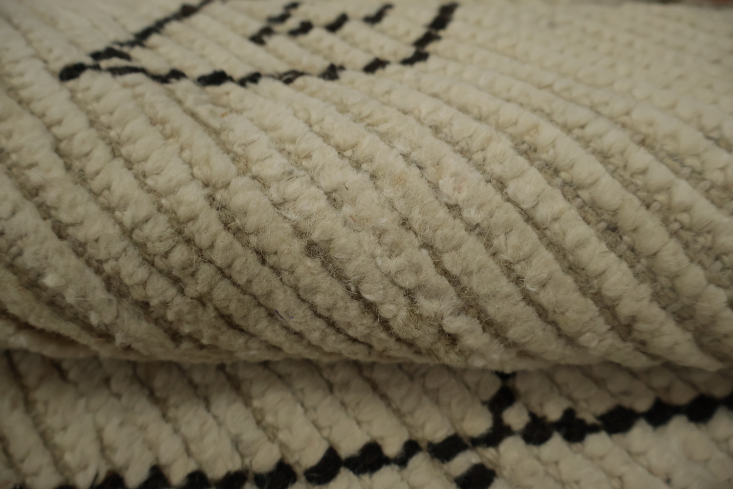 Modern Moroccan Area Rug 6x10 Perfect for Stylish Home Decor