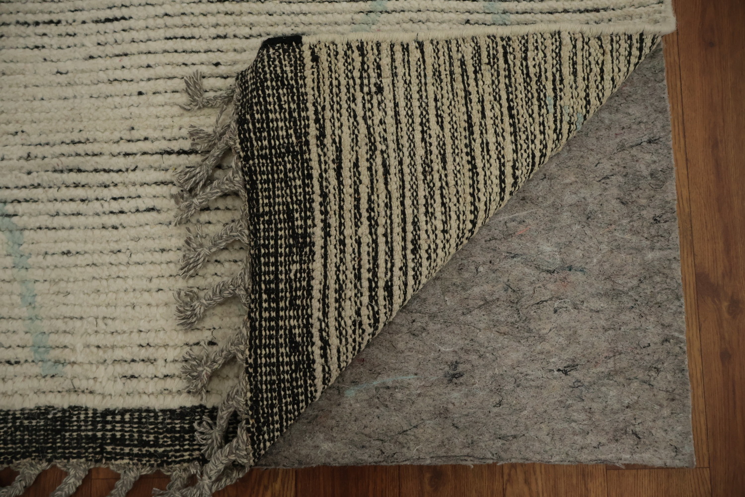 Chic Moroccan Area Rug 7x11 Perfect for Minimalist Living Spaces