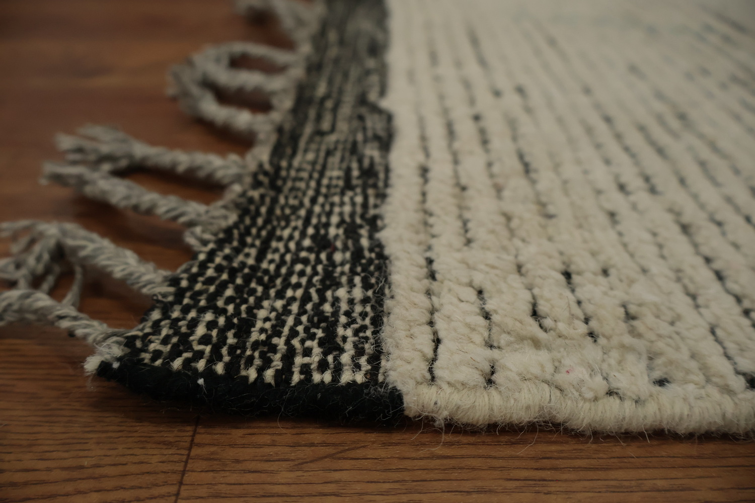 Chic Moroccan Area Rug 7x11 Perfect for Minimalist Living Spaces