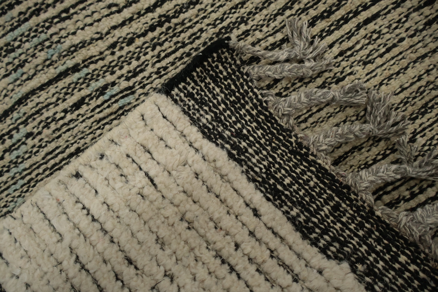 Chic Moroccan Area Rug 7x11 Perfect for Minimalist Living Spaces