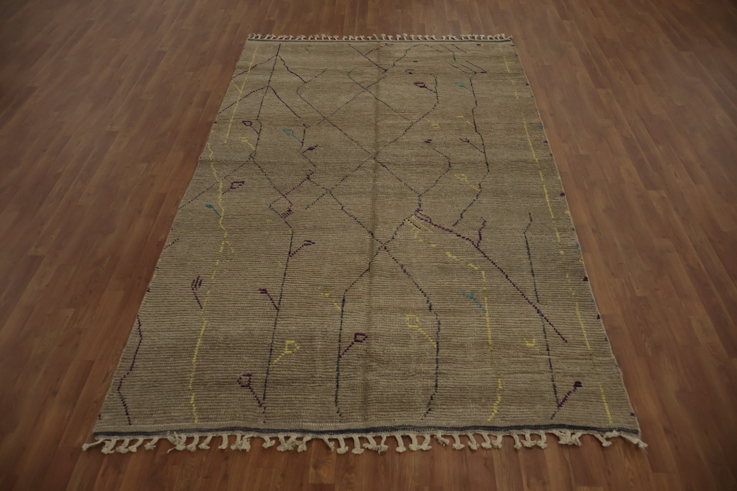 Contemporary Moroccan Area Rug 6x10 with Artistic Linework