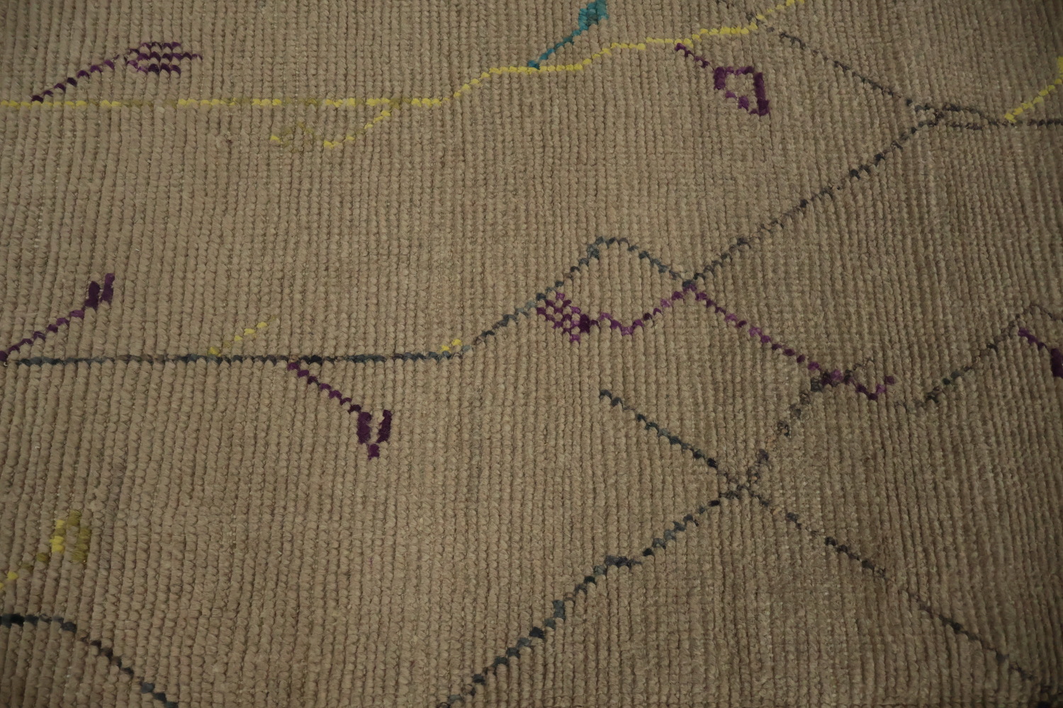 Contemporary Moroccan Area Rug 6x10 with Artistic Linework
