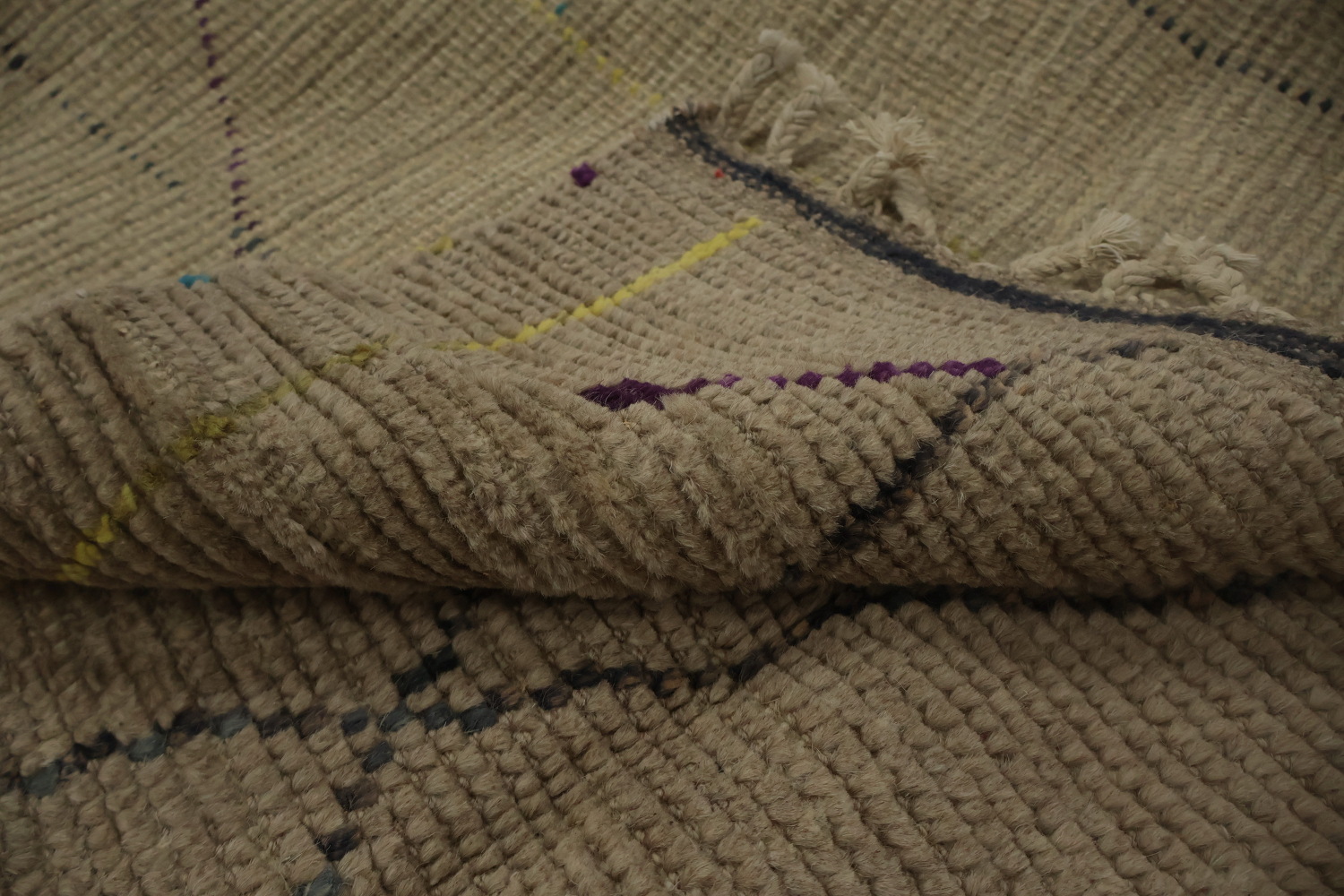 Contemporary Moroccan Area Rug 6x10 with Artistic Linework