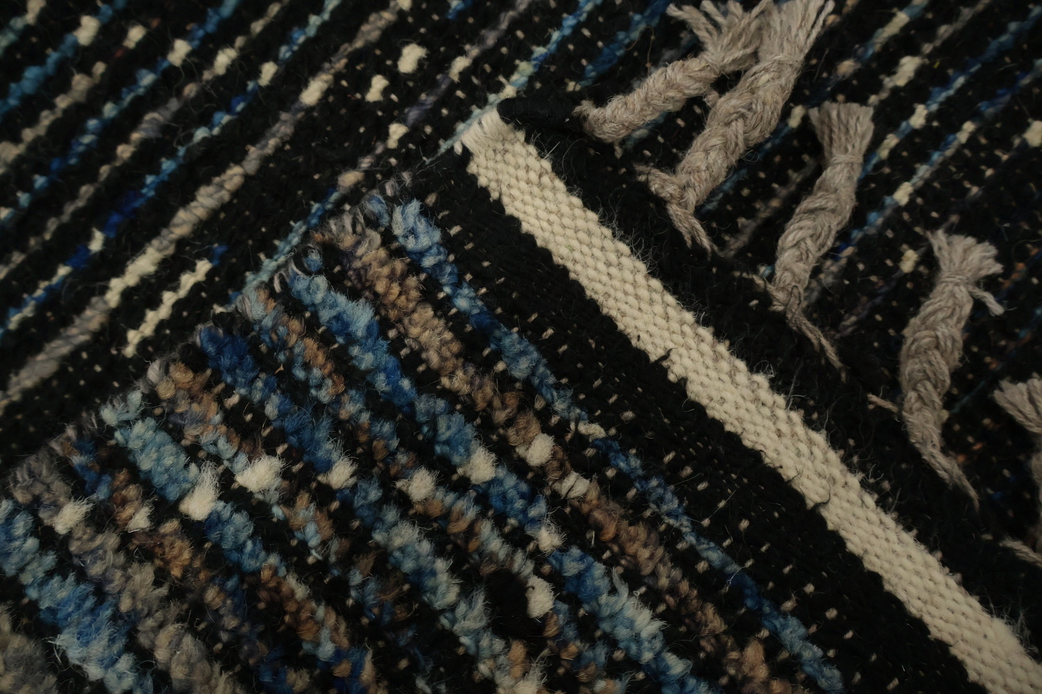 Sophisticated Dark Moroccan Area Rug 6x10 with Textured Patterns