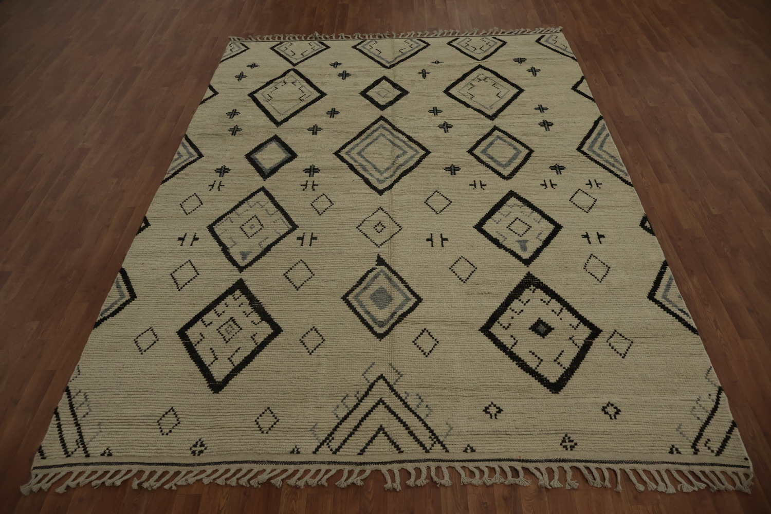 Chic Neutral Moroccan Area Rug 8x11 with Bold Geometric Diamond Patterns