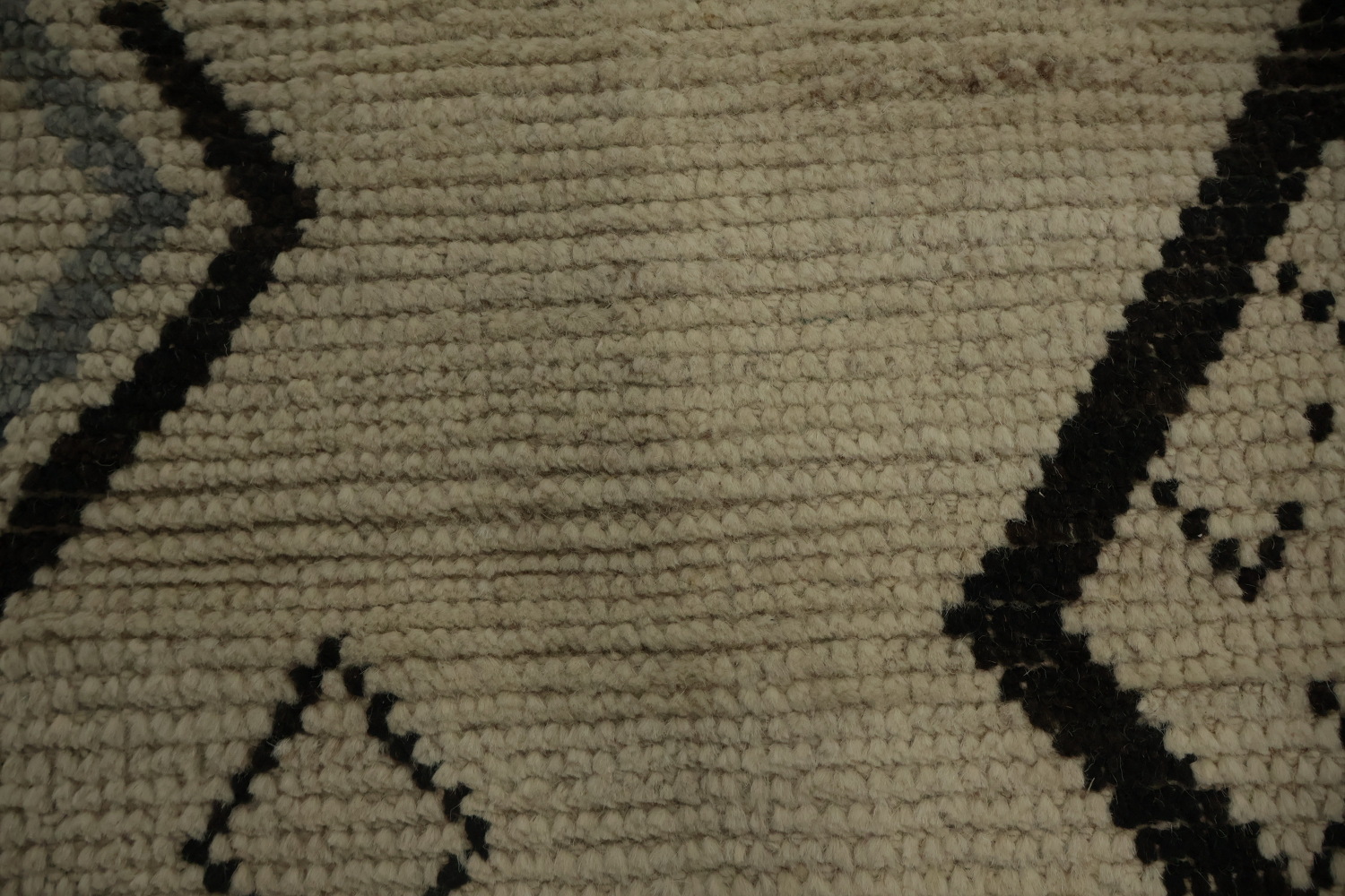 Chic Neutral Moroccan Area Rug 8x11 with Bold Geometric Diamond Patterns