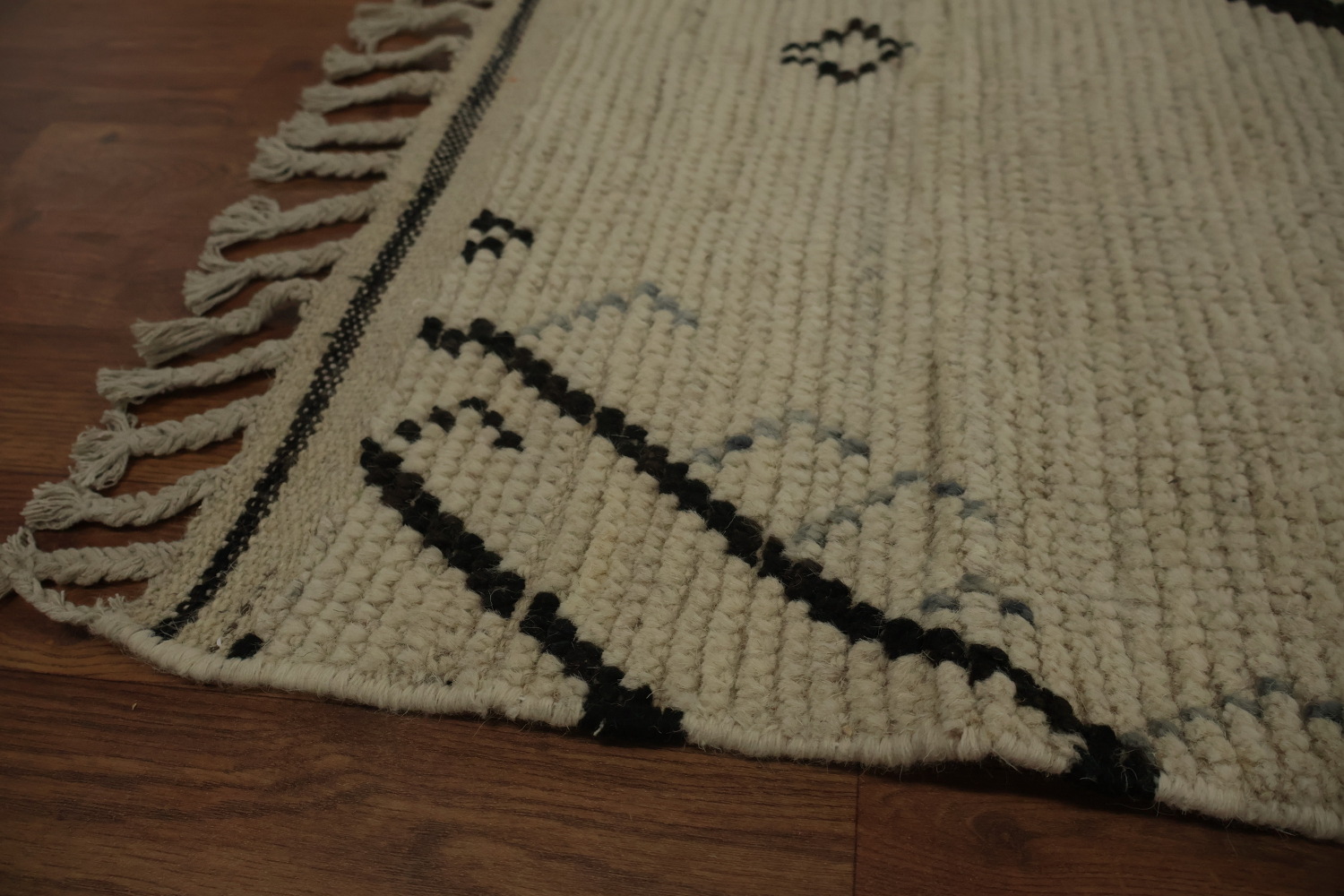 Chic Neutral Moroccan Area Rug 8x11 with Bold Geometric Diamond Patterns