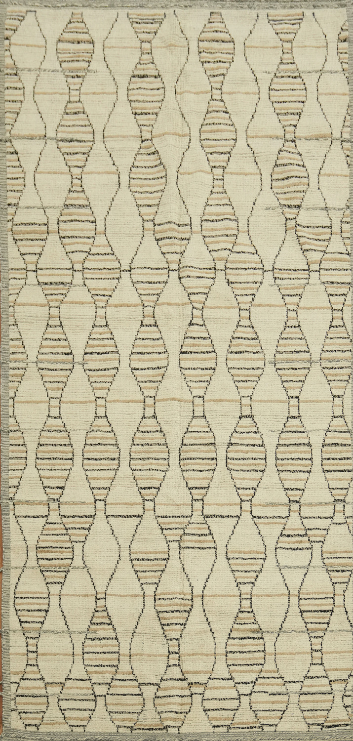 Contemporary Beige Rug Enhancing Minimalist Home Decor 6x13