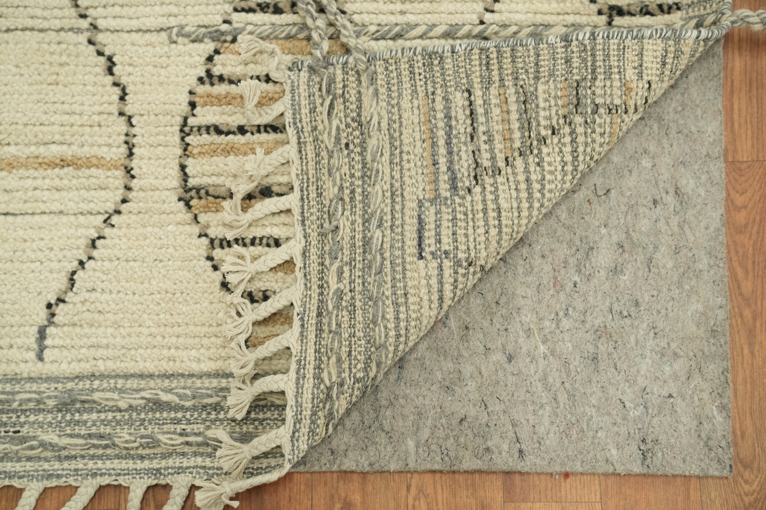Contemporary Beige Rug Enhancing Minimalist Home Decor 6x13