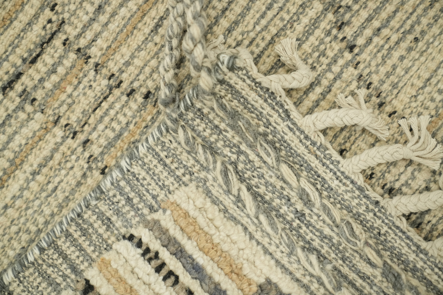 Contemporary Beige Rug Enhancing Minimalist Home Decor 6x13