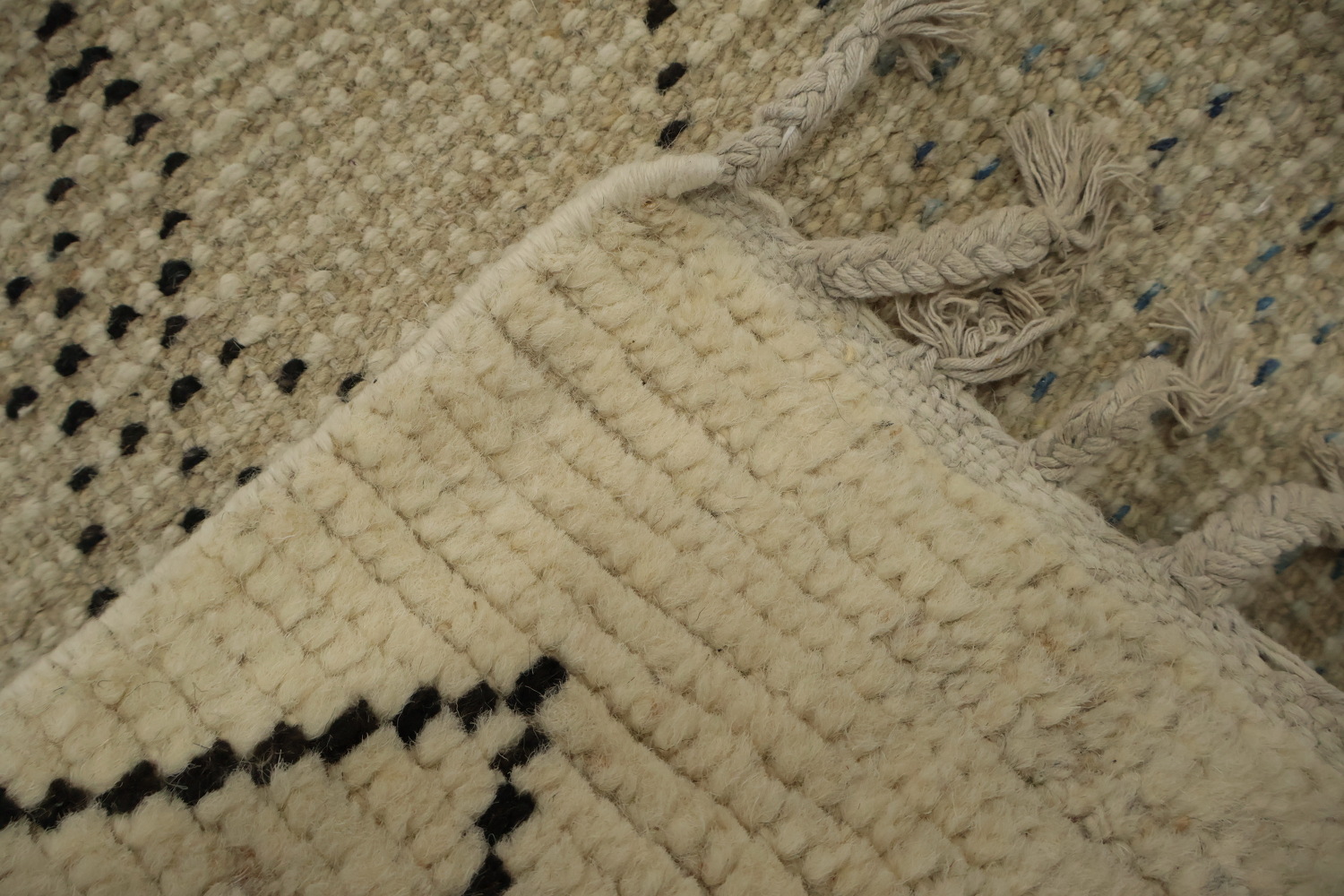 All-Over Ivory Moroccan Oriental Area Rug 5x9