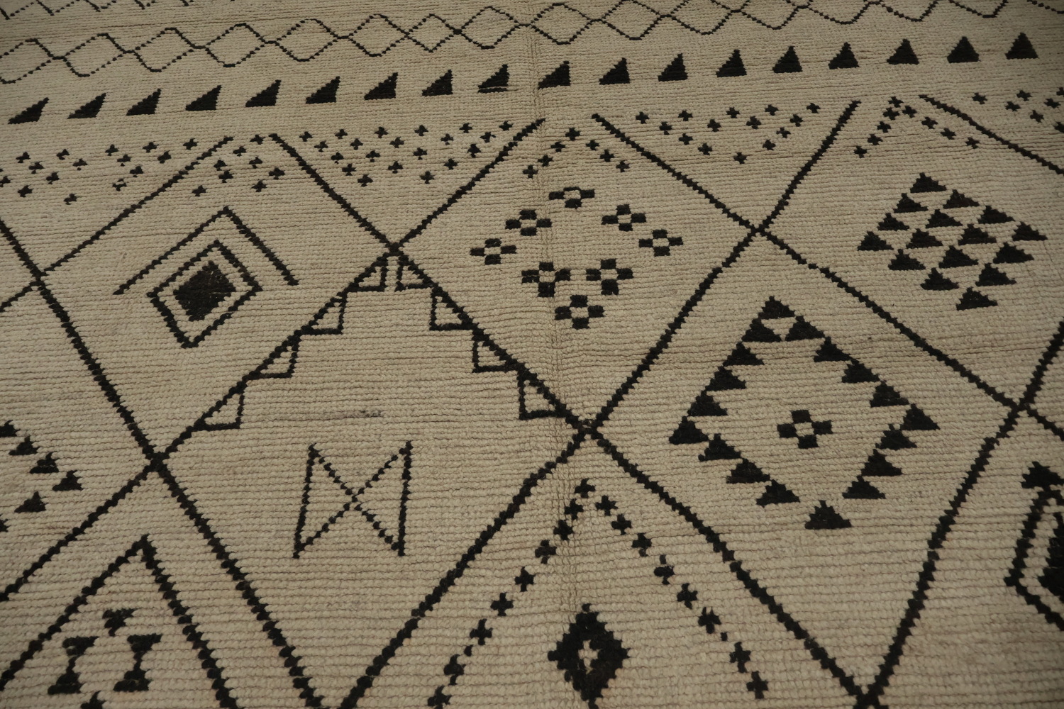 Elevate Your Space with This Stylish Moroccan Large Area Rug 9x12