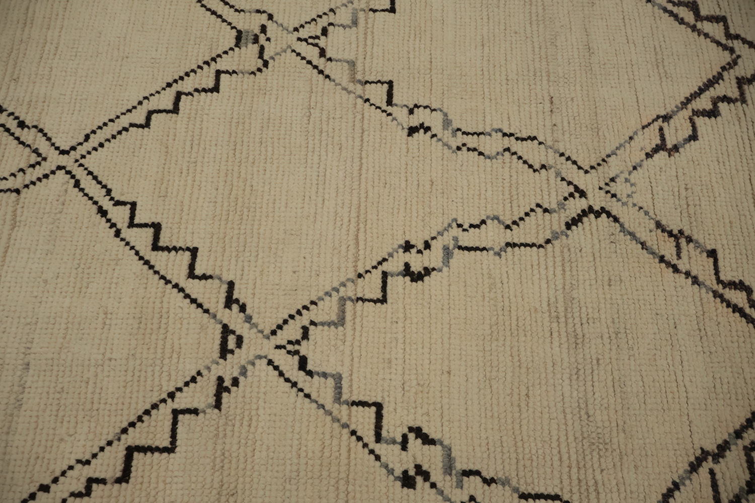 All-Over Trellis Ivory Moroccan Wool Area Rug 8x11