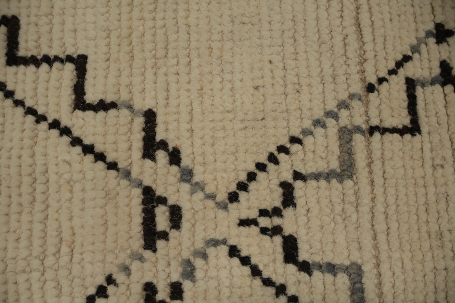 All-Over Trellis Ivory Moroccan Wool Area Rug 8x11