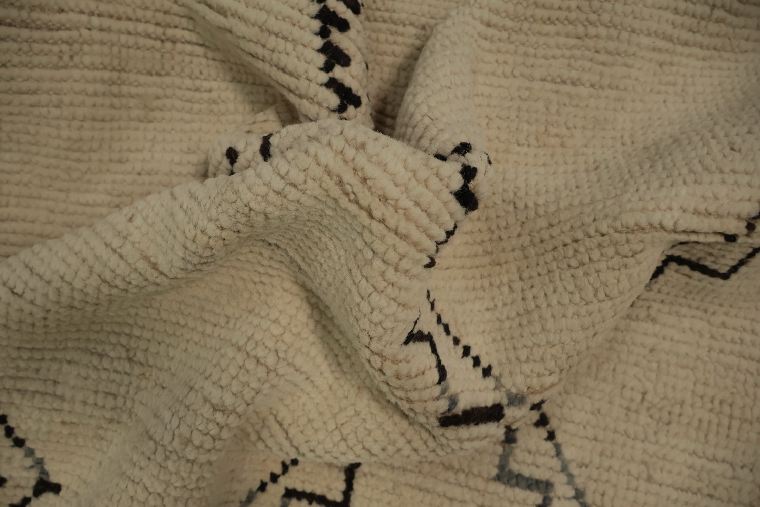 All-Over Trellis Ivory Moroccan Wool Area Rug 8x11