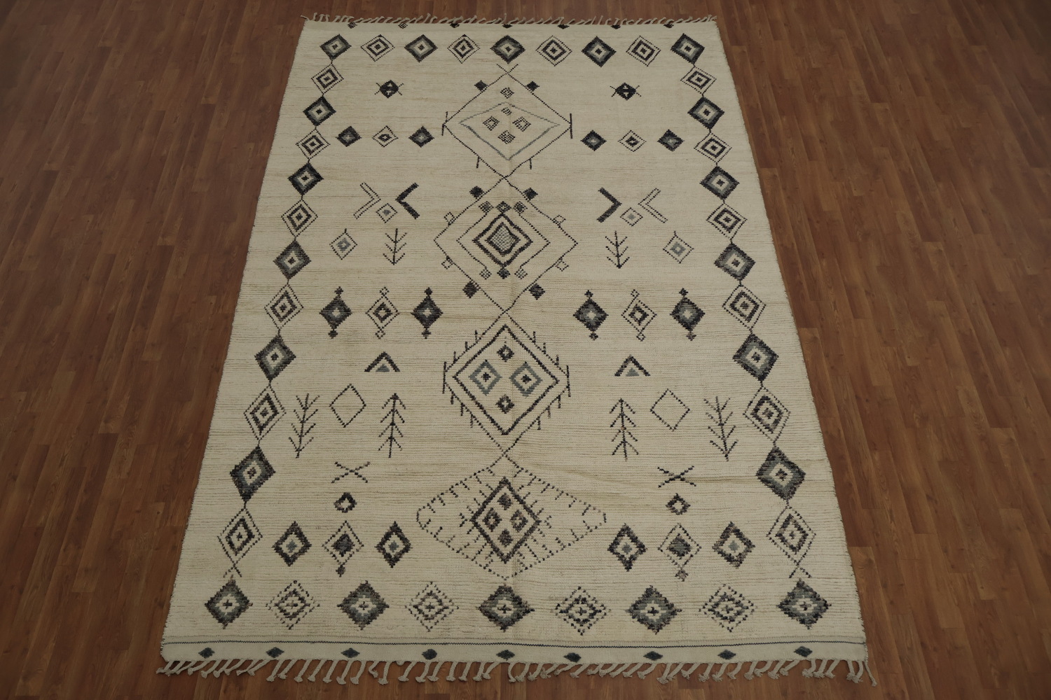 Add Texture with a Chic Tribal Design Moroccan Area Rug 8x12