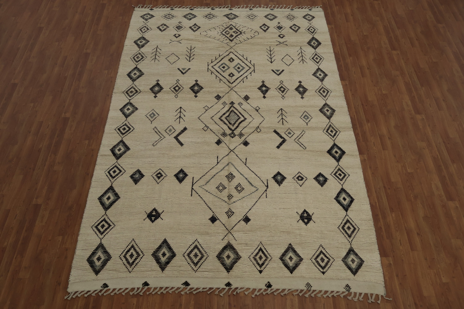 Add Texture with a Chic Tribal Design Moroccan Area Rug 8x12