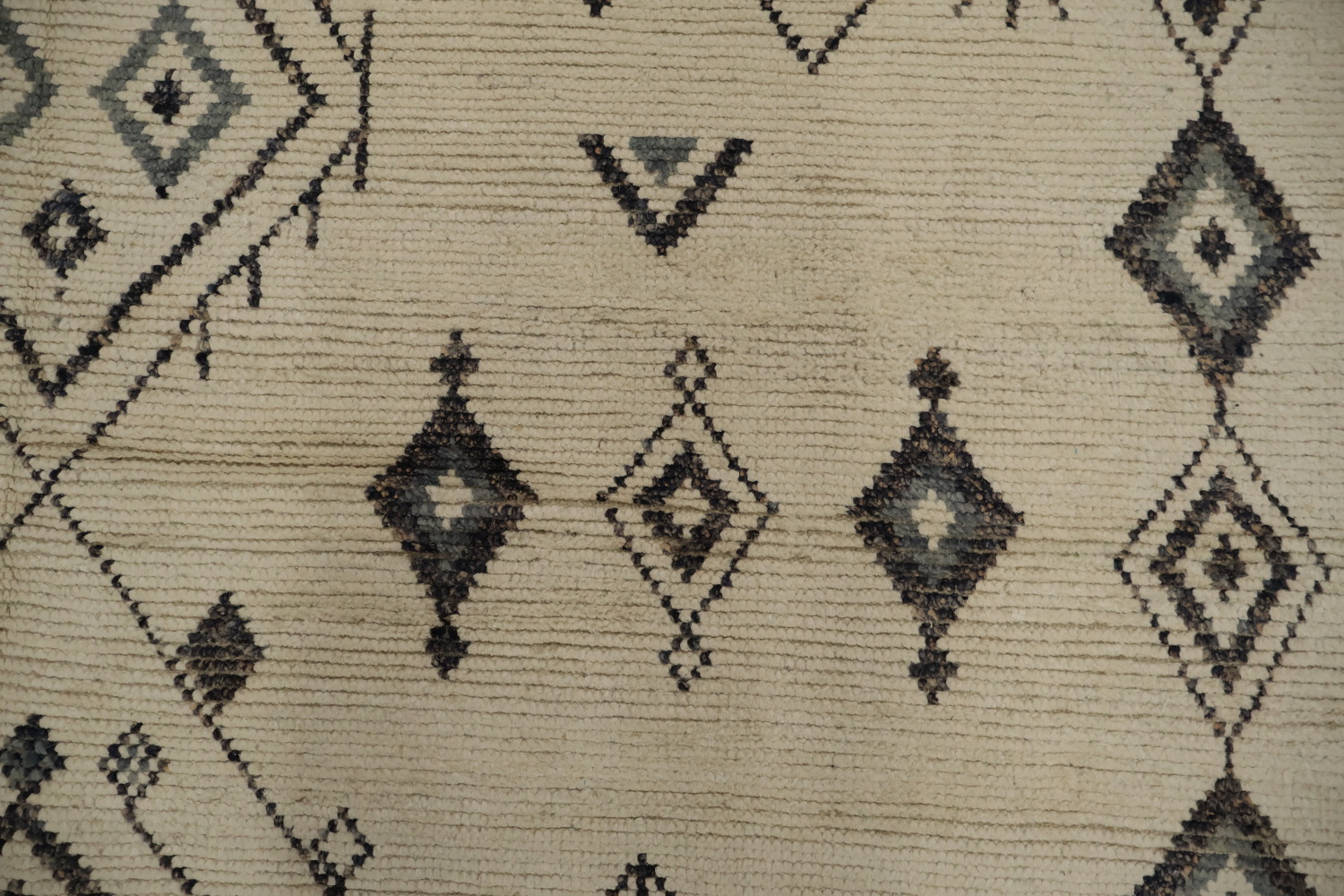 Add Texture with a Chic Tribal Design Moroccan Area Rug 8x12