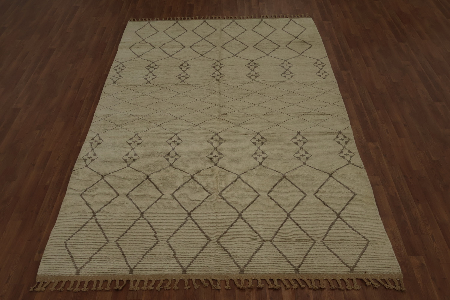 Stylish Moroccan Area Rug 7x11 with Intricate Geometric Motifs