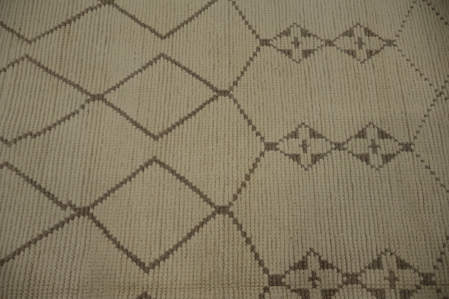 Stylish Moroccan Area Rug 7x11 with Intricate Geometric Motifs