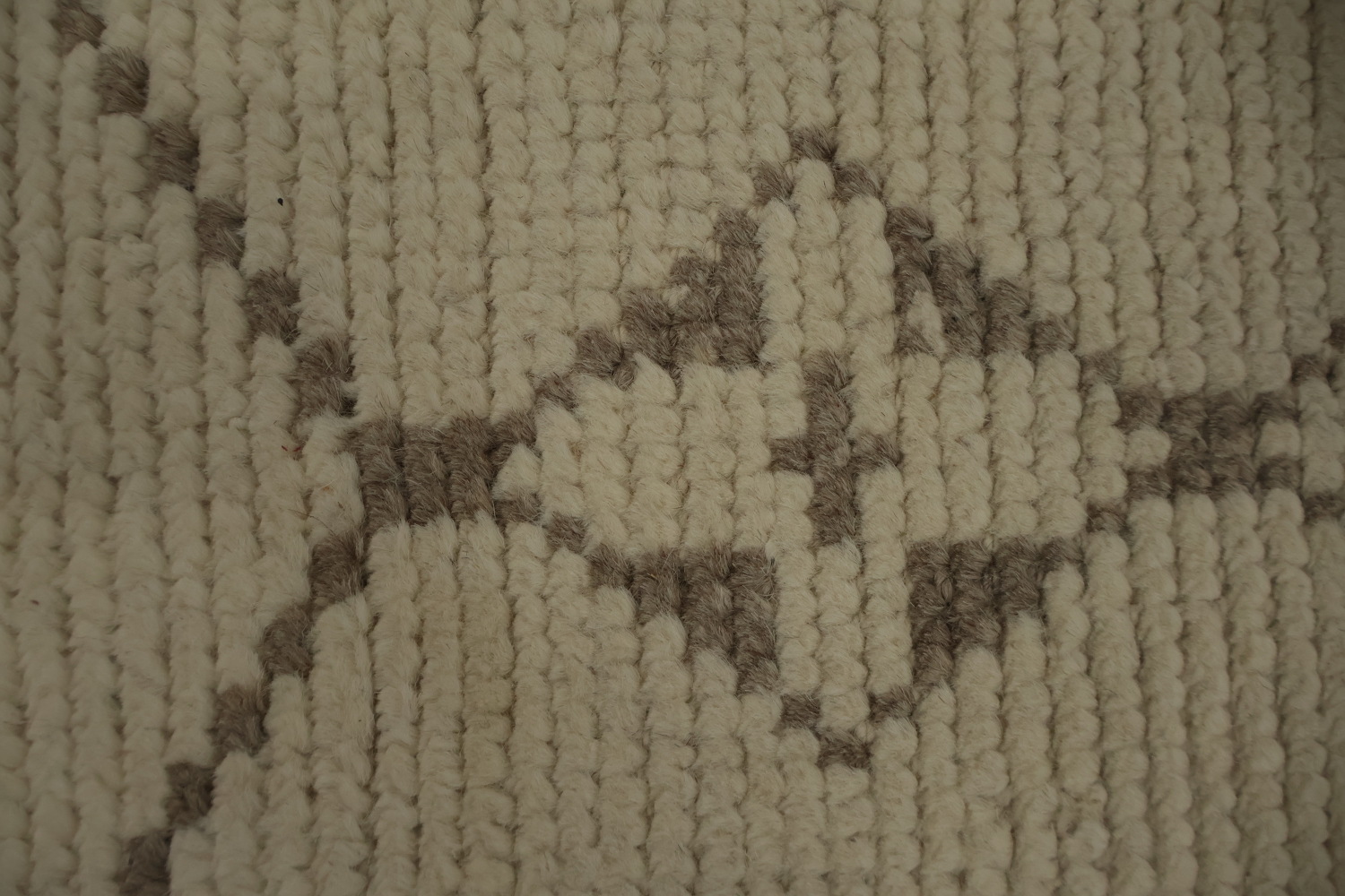 Stylish Moroccan Area Rug 7x11 with Intricate Geometric Motifs