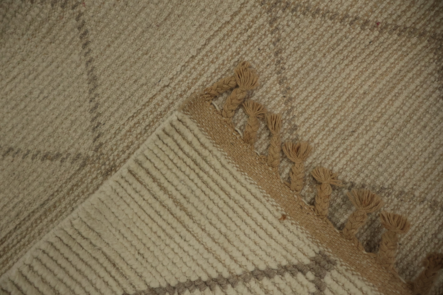 Stylish Moroccan Area Rug 7x11 with Intricate Geometric Motifs