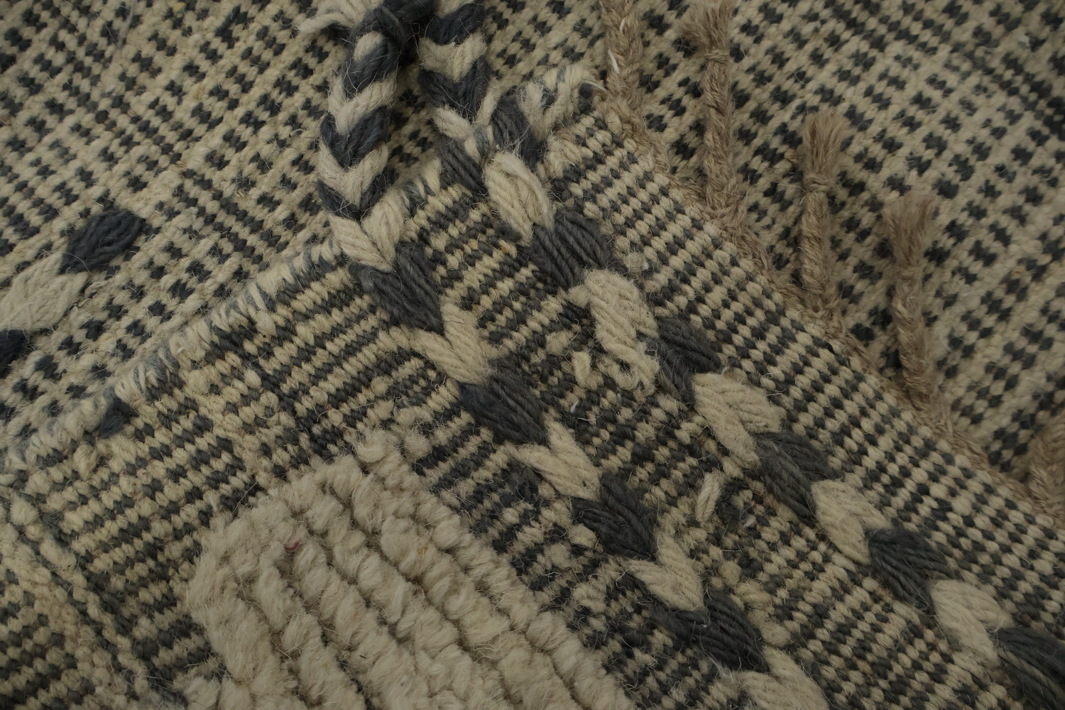 All-Over Trellis Ivory Moroccan Wool Area Rug 9x13