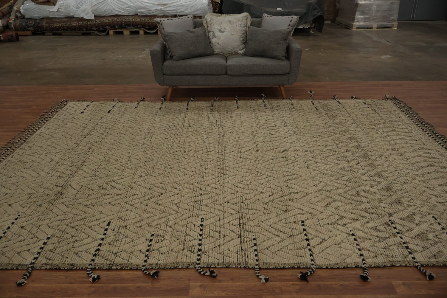 Sophisticated Moroccan Area Rug 9x13 with Unique Chevron Detailing
