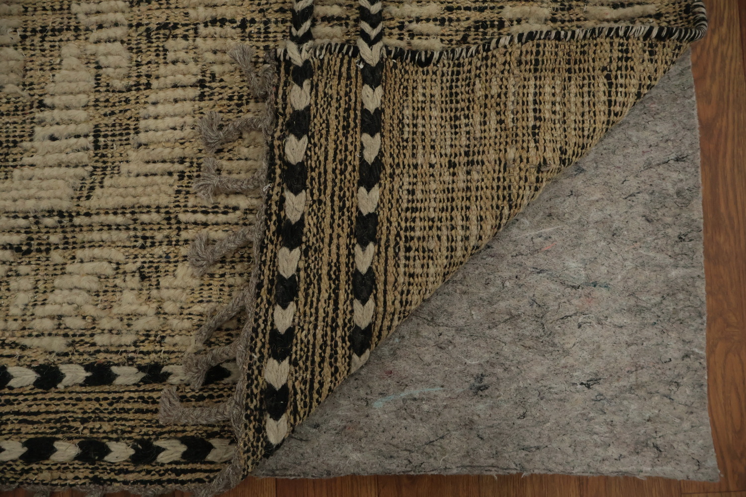 Sophisticated Moroccan Area Rug 9x13 with Unique Chevron Detailing