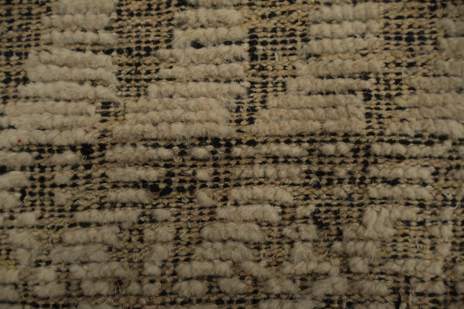 Sophisticated Moroccan Area Rug 9x13 with Unique Chevron Detailing
