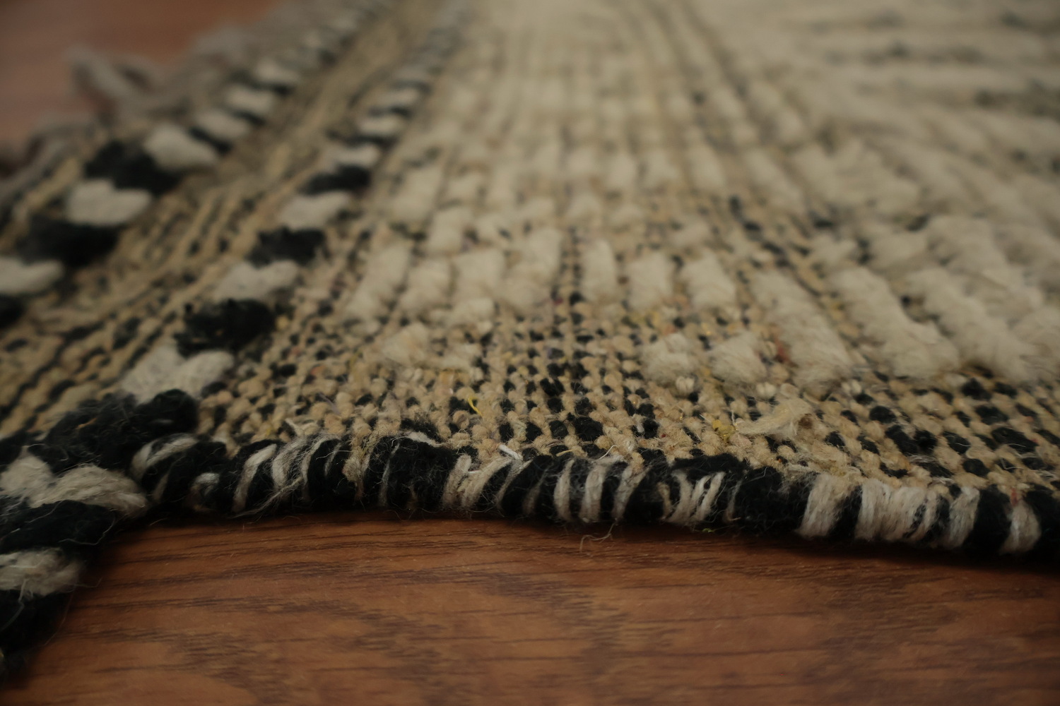 Sophisticated Moroccan Area Rug 9x13 with Unique Chevron Detailing