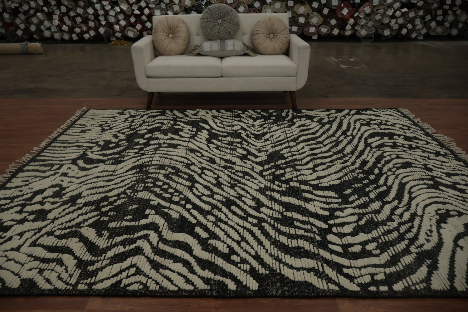 Stylish Moroccan Area Rug 8x10 Featuring Dynamic Wave Motifs