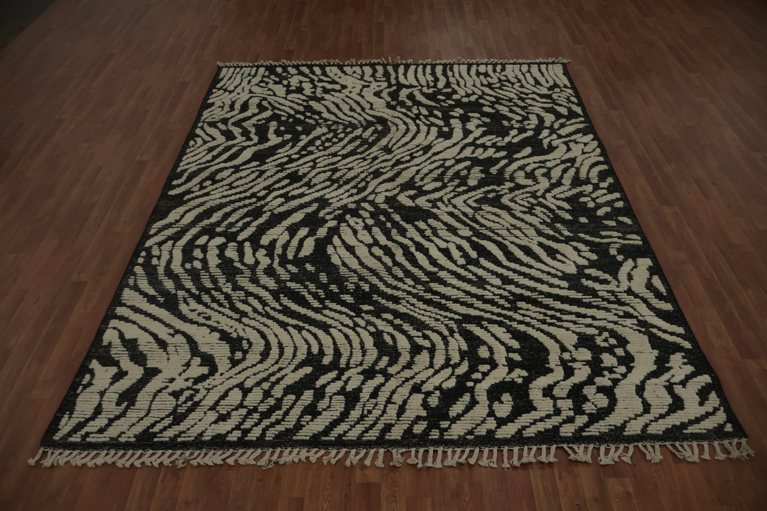 Stylish Moroccan Area Rug 8x10 Featuring Dynamic Wave Motifs