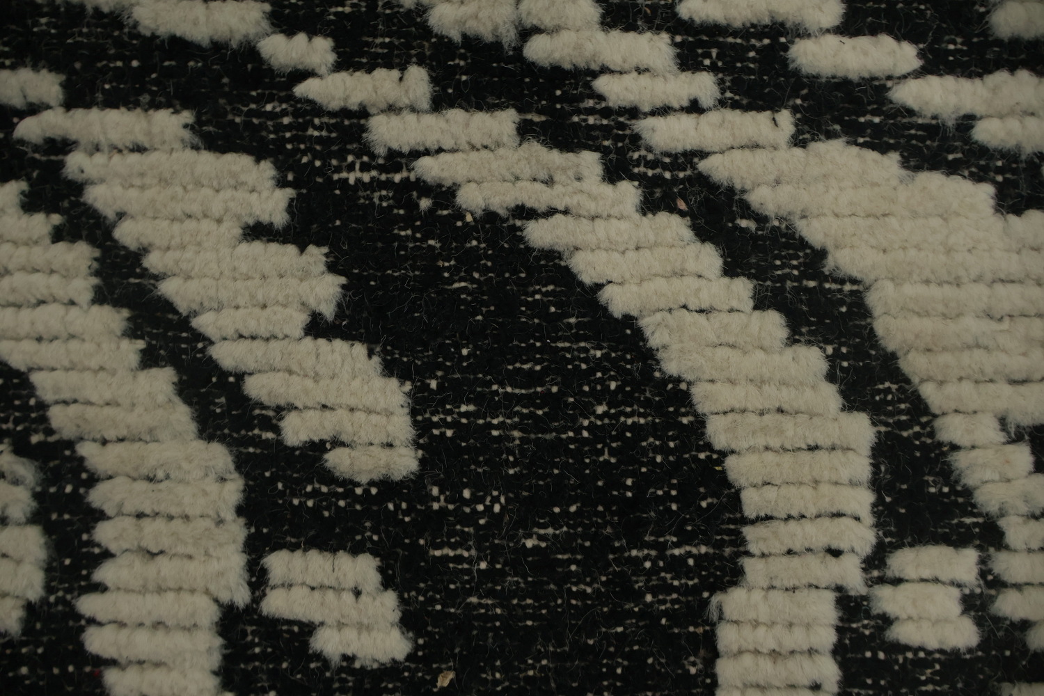 Stylish Moroccan Area Rug 8x10 Featuring Dynamic Wave Motifs