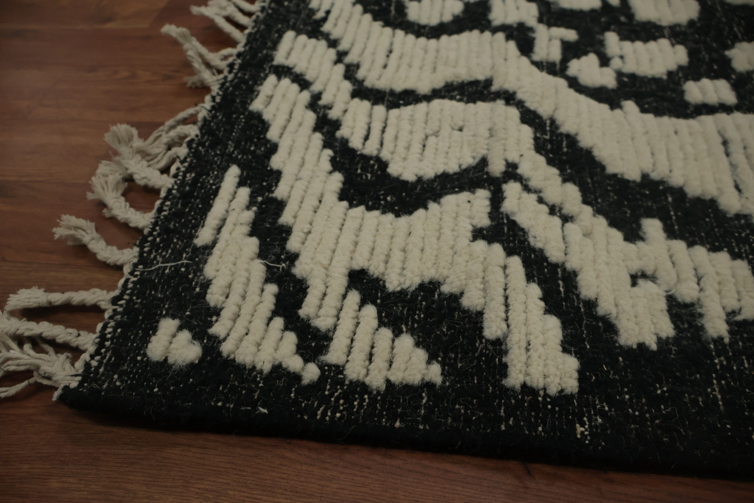 Stylish Moroccan Area Rug 8x10 Featuring Dynamic Wave Motifs