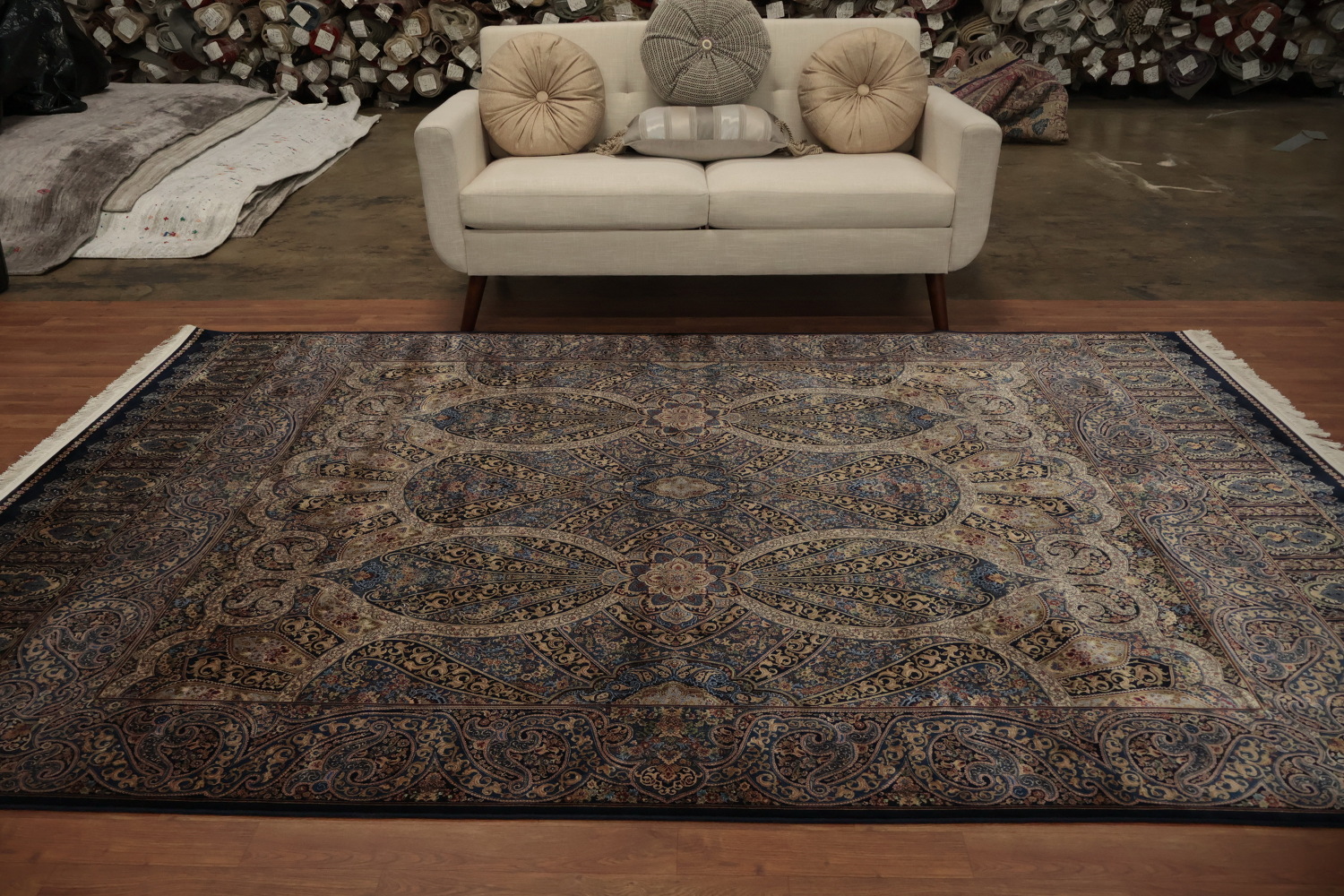 Finely Decorative Qum Area Rug 7x10 with Exquisite Detailing