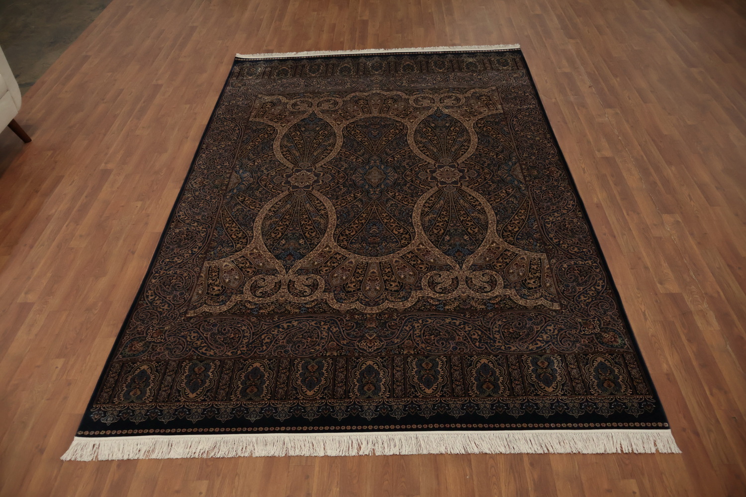 Finely Decorative Qum Area Rug 7x10 with Exquisite Detailing