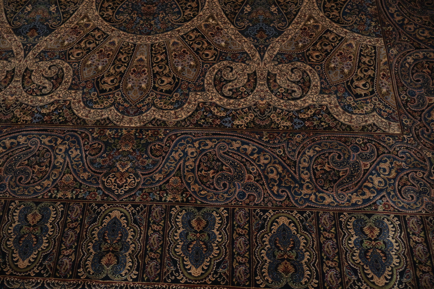 Finely Decorative Qum Area Rug 7x10 with Exquisite Detailing
