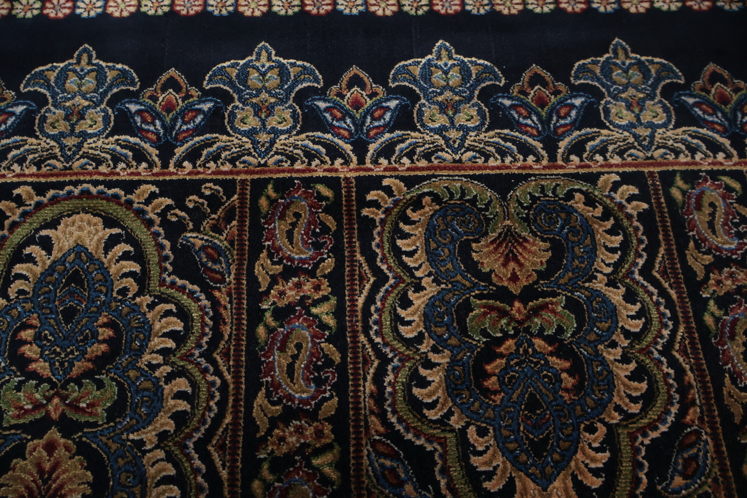 Finely Decorative Qum Area Rug 7x10 with Exquisite Detailing