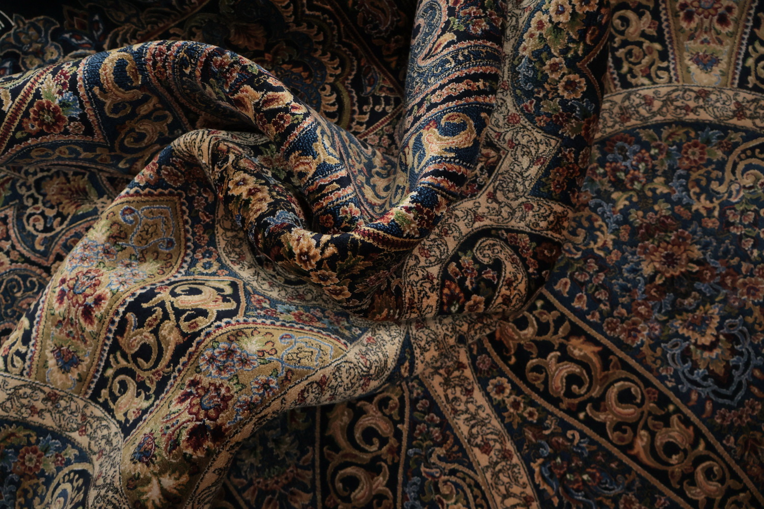 Finely Decorative Qum Area Rug 7x10 with Exquisite Detailing