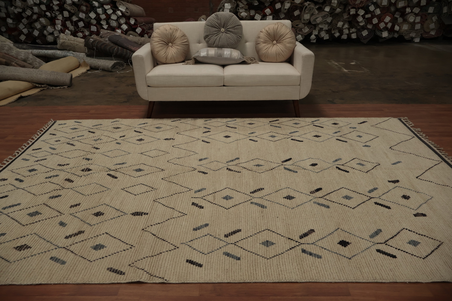 Stylish Moroccan Area Rug 7x11 Featuring Geometric Patterns