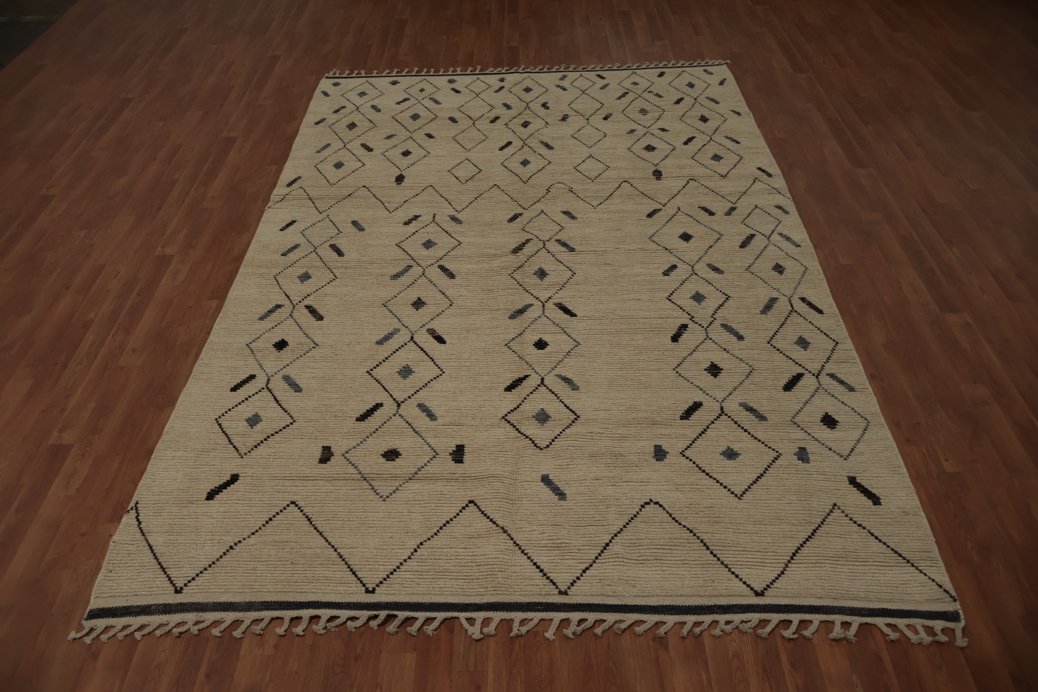 Stylish Moroccan Area Rug 7x11 Featuring Geometric Patterns