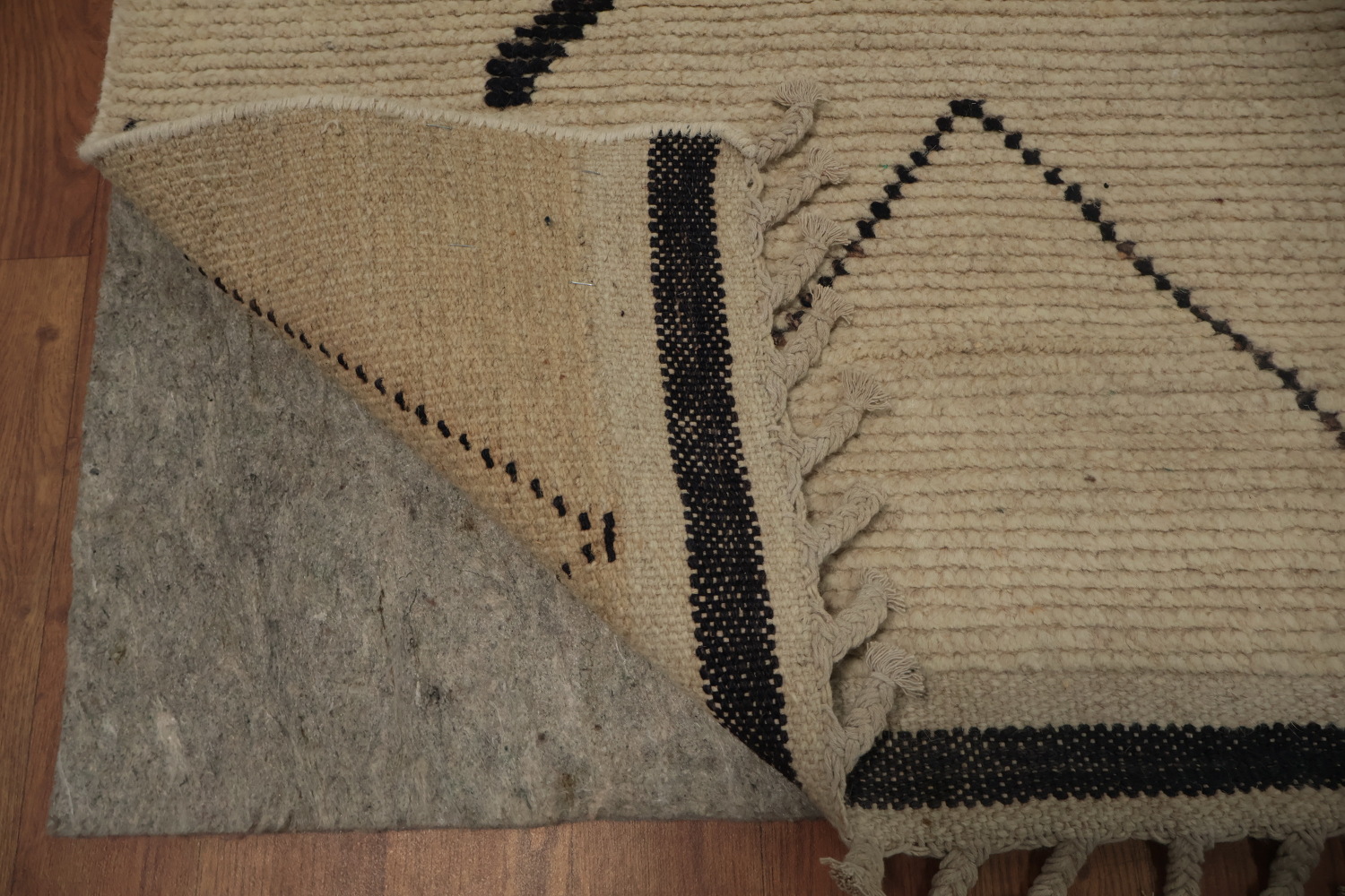 Stylish Moroccan Area Rug 7x11 Featuring Geometric Patterns