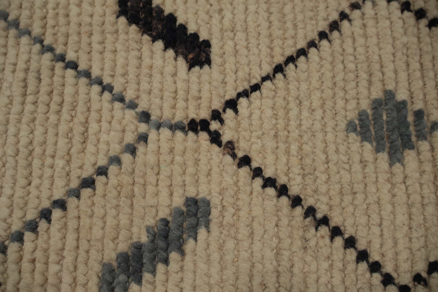 Stylish Moroccan Area Rug 7x11 Featuring Geometric Patterns