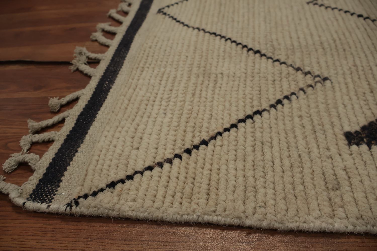 Stylish Moroccan Area Rug 7x11 Featuring Geometric Patterns