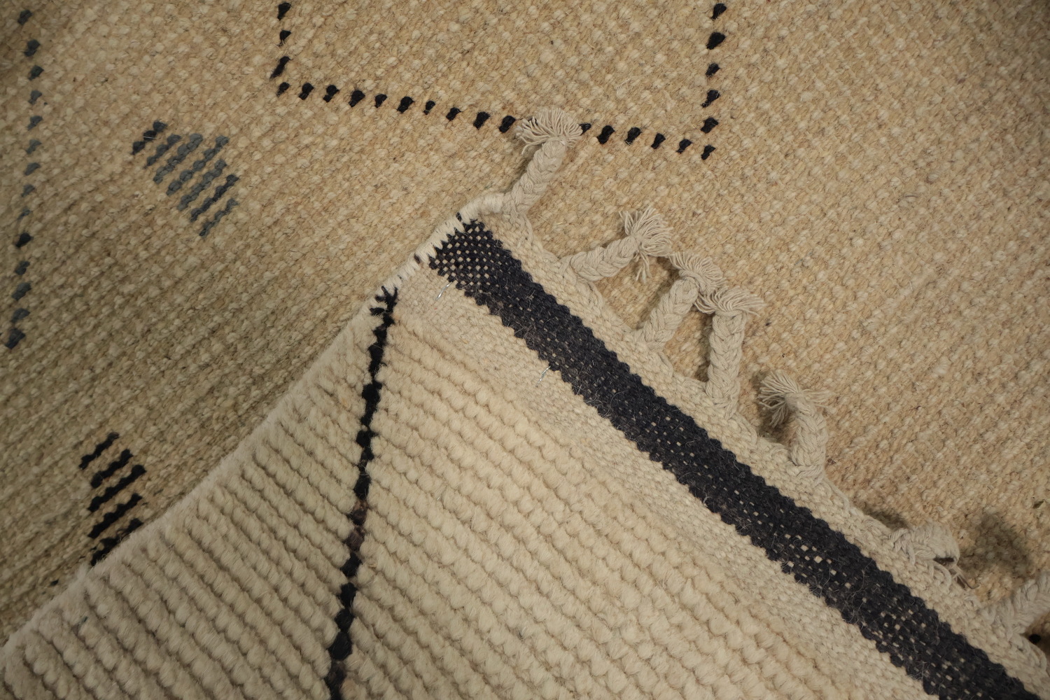 Stylish Moroccan Area Rug 7x11 Featuring Geometric Patterns