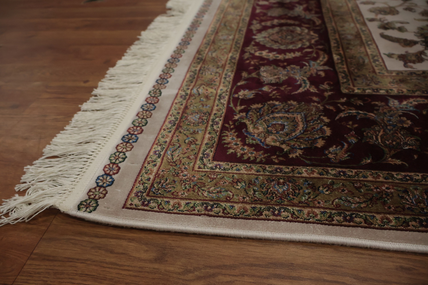 Timeless Beauty Floral Patterned Qum Area Rug 6x10