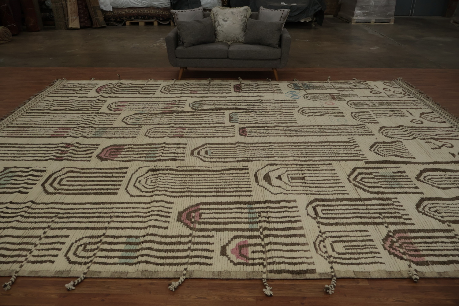 Moroccan Large Rug 11x16 with Simple U-Elements for Modern Homes