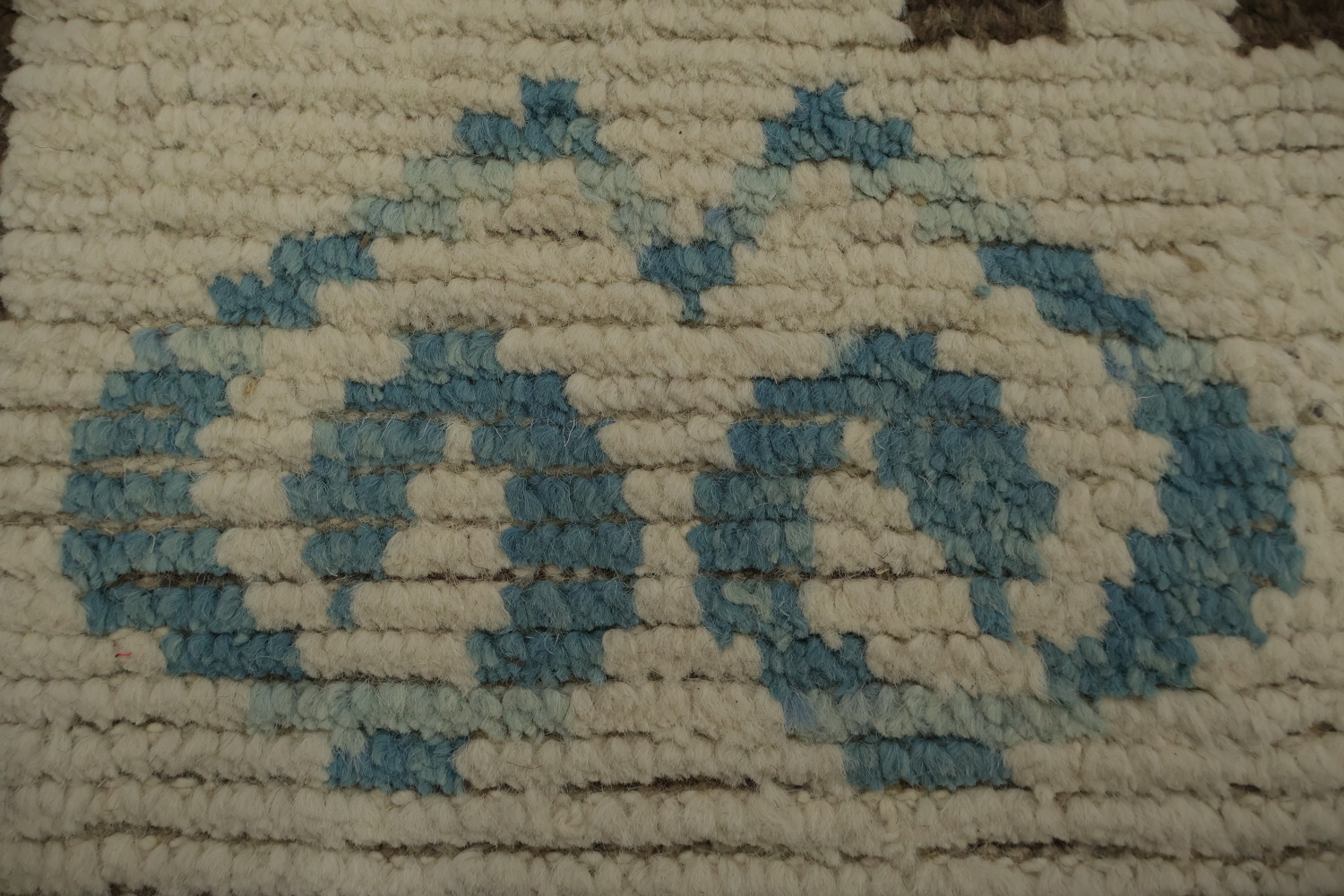 Moroccan Large Rug 11x16 with Simple U-Elements for Modern Homes