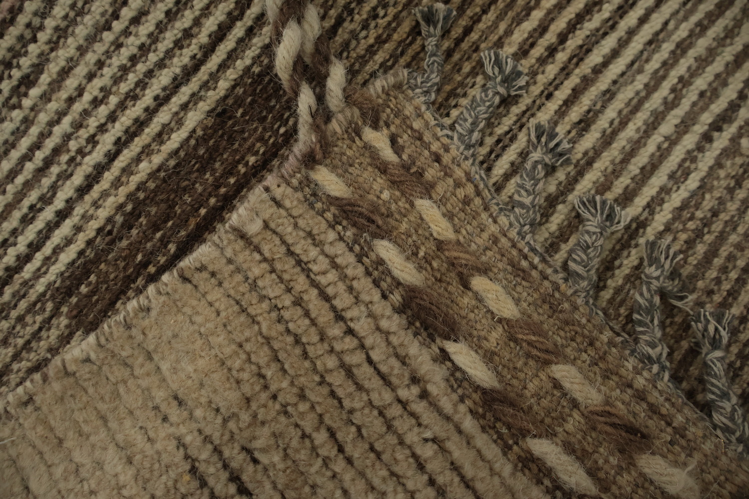 Artfully Crafted Moroccan Area Rug 9x12 Enhances Room Ambience